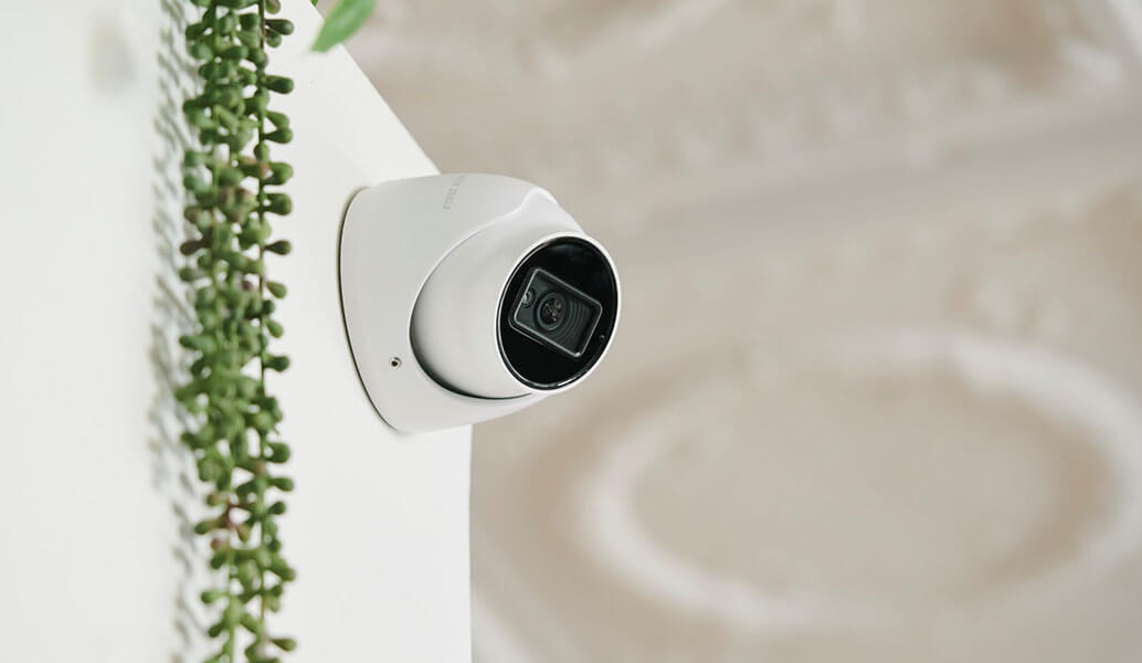 An outdoor security camara on the wall