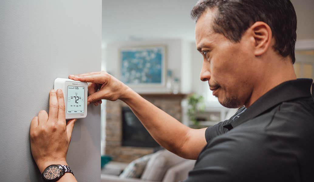 T Series Thermostat Family | Resideo Pro