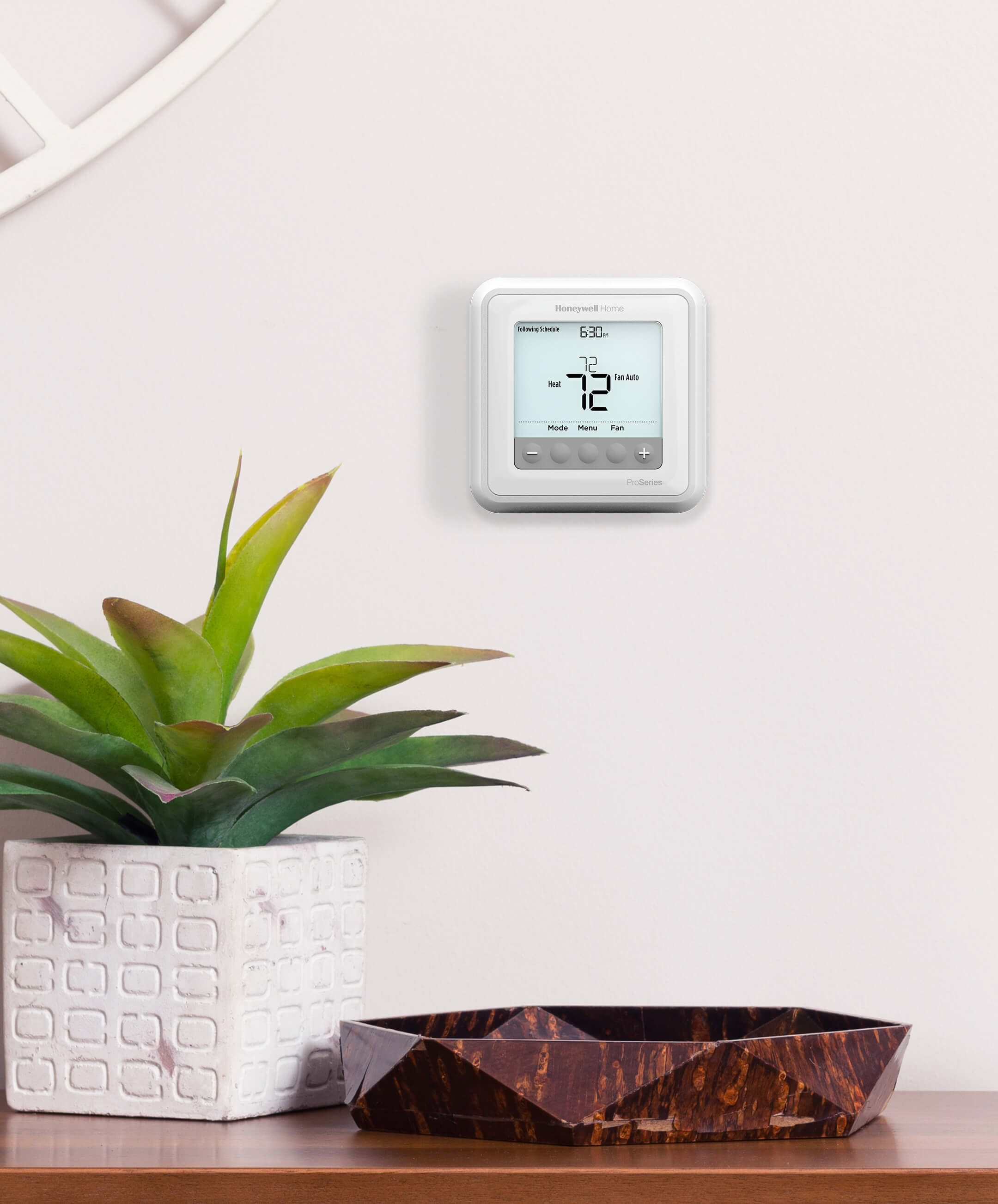 Honeywell T4 Pro Programmable/Non-Programmable Single Stage Thermostat (1  Heat/1 Cool)